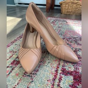 Collection by Clarks nude pumps. Size 9.5. Barely worn condition.